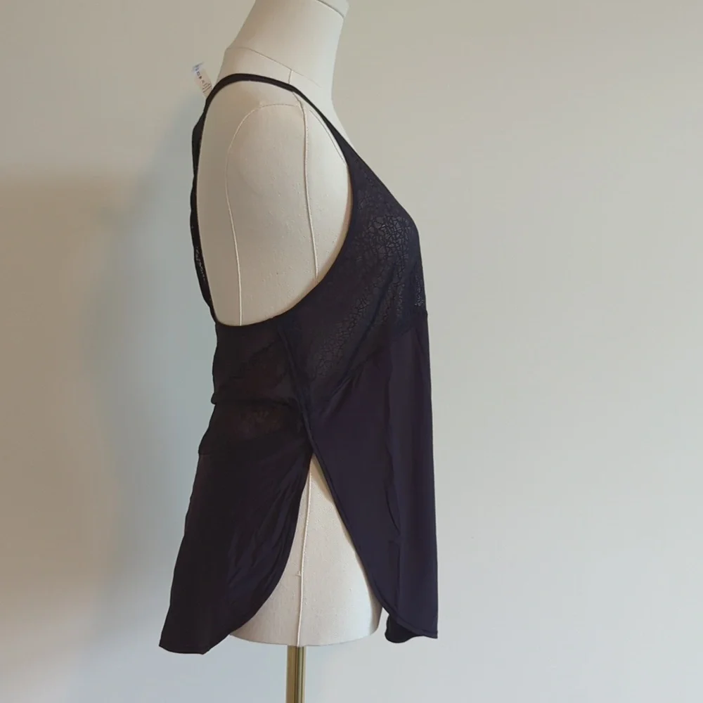 NWT Lululemon size 6 black twist and train tank - Picture 3 of 9